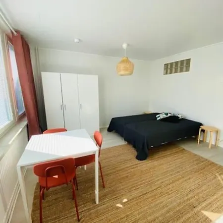 Kotimaailma - Kalustettu Ja Hyvin Valoisa Herttoniemessae Apartment Helsinki