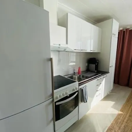 Apartment Kotimaailma - Kalustettu Ja Hyvin Valoisa Herttoniemessae Helsinki